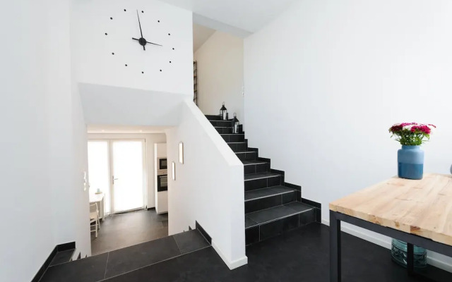 The Apartment Central