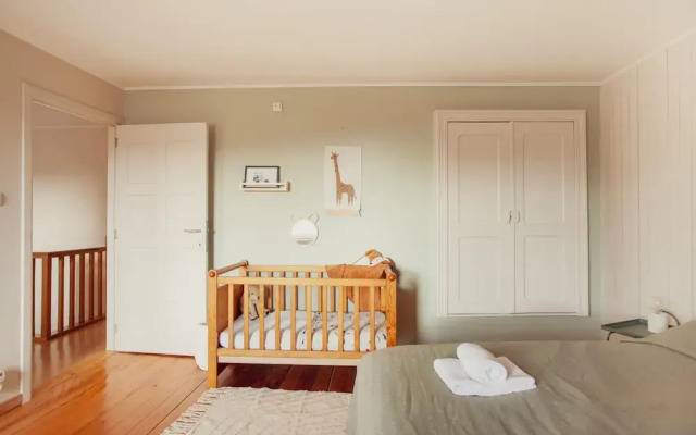 Authentic House With Playroom and Infrared Sauna