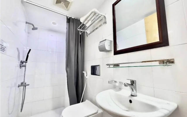 300sqft 5 Studio Gym & Pool Access