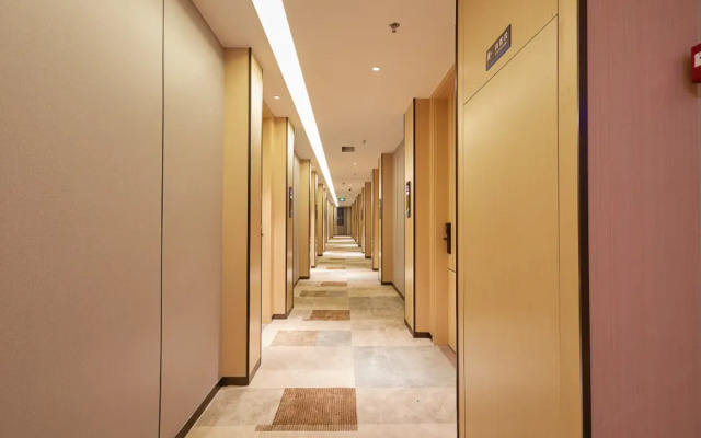 Funyard Select Hotel (Guangzhou Baiyun Airport Renhe Subway Station)