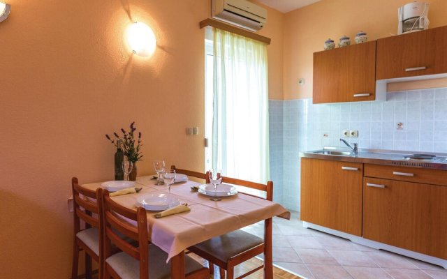Nice Home in Makarska With Wifi and 1 Bedrooms