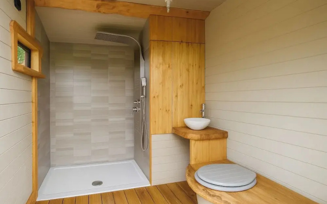 Beautiful Rural Yurt With Wood Fired hot tub