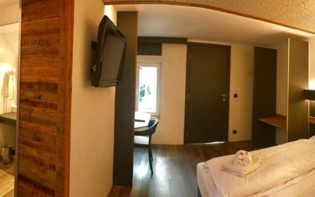 RAVEL Hotel Cyrano