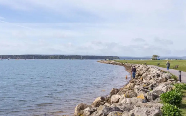 Woodstock in Poole With 2 Bedrooms and 1 Bathrooms
