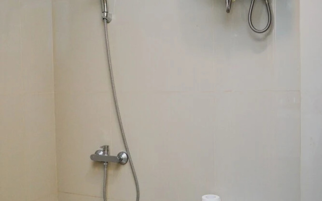 Homey Studio Room at Tree Park Apartment