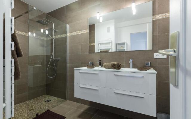 GORGEOUS APT with TERRACE, ELEVATOR, AC, FREE PARKING