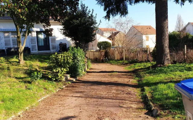 Maison d'une chambre avec terrasse et wifi a Argenteuil