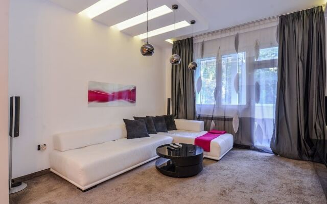 FM Deluxe 1-BDR Apartment - Extravaganzzo
