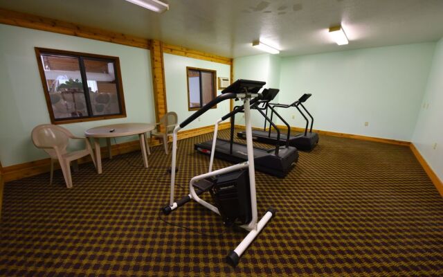 Mackinaw Beach & Bay Inn & Suites