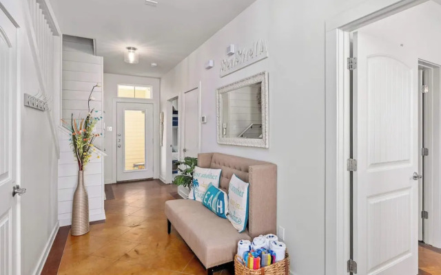 Dauphin Beach House 3 Bedroom & Pool