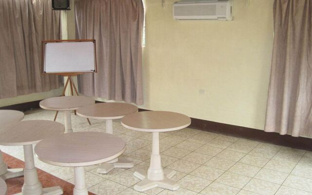 Hotel Ivania's