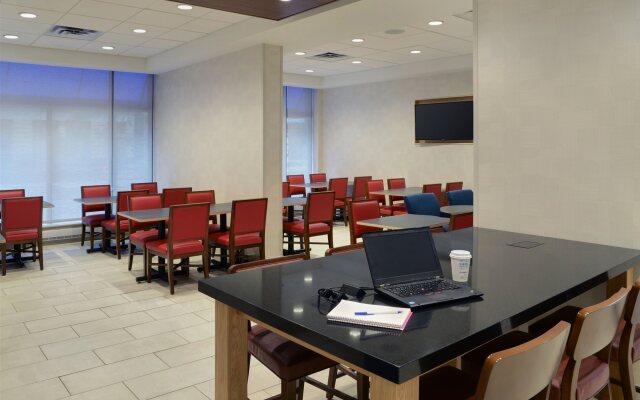 Holiday Inn Express Toronto - Downtown by IHG