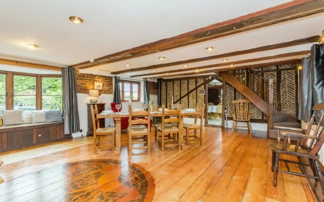 Dyke Farm Barn | By Huluki Sussex Stays
