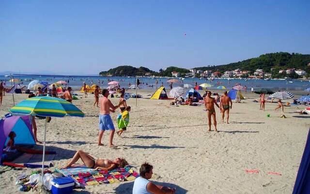 Pretty Apartment With Terrace on Island Rab