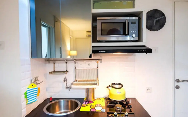 Modern And Comfy 3BR Bassura City Apartment