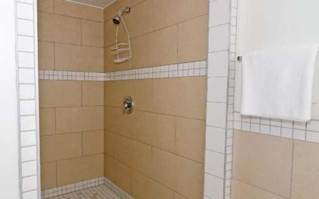 Coastal Inn Kingfisher