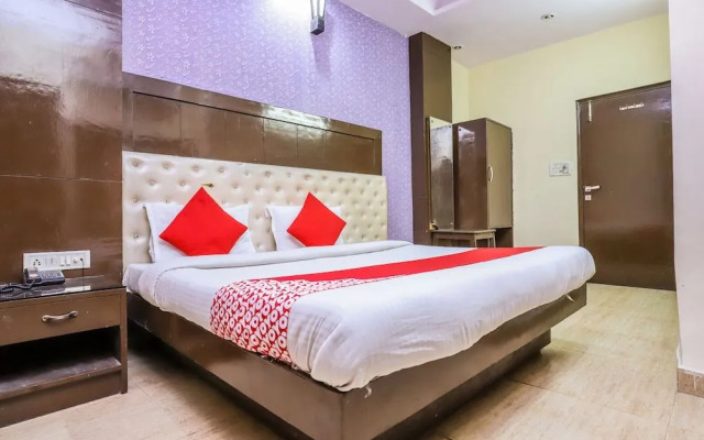 Hotel Karat 87 by OYO Rooms