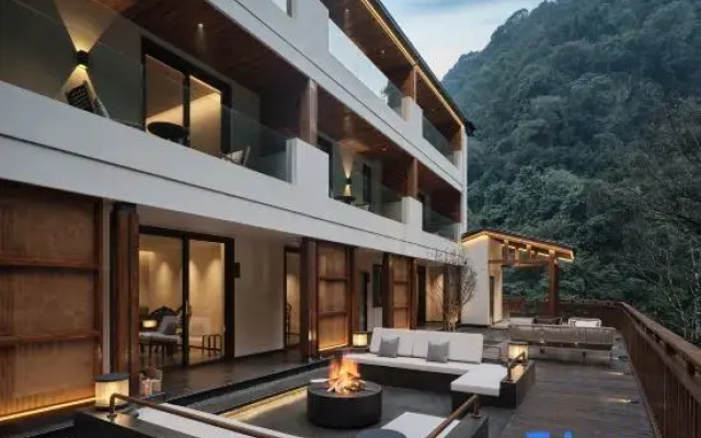 Yuexigu Valley Hot Spring Homestay