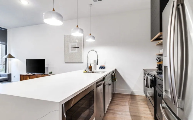 The Grove 6 by Avantstay Private Balcony