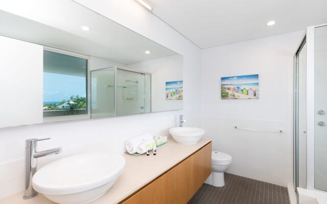 Sea Forever on Azure - Airlie Beach