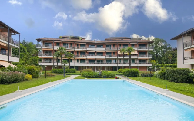 Casa Fiorita Pool and Lake