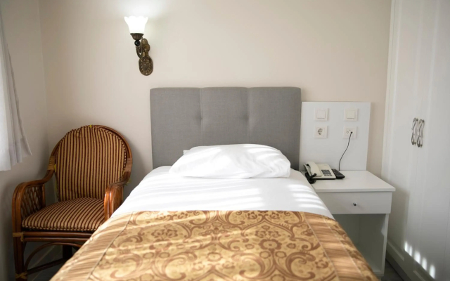 Hali Hotel
