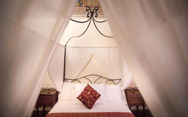 All'ombra della Torre