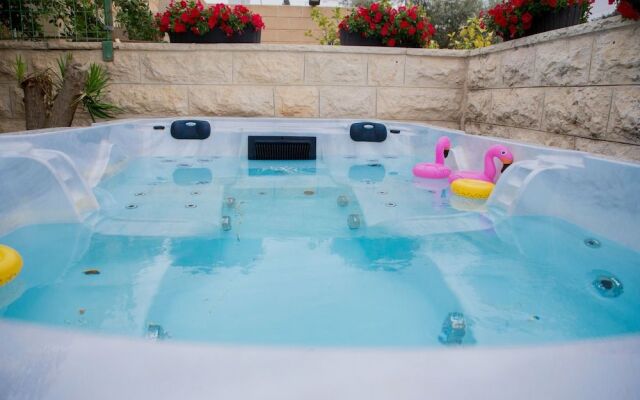 La Finca Luxury Suites Hotel