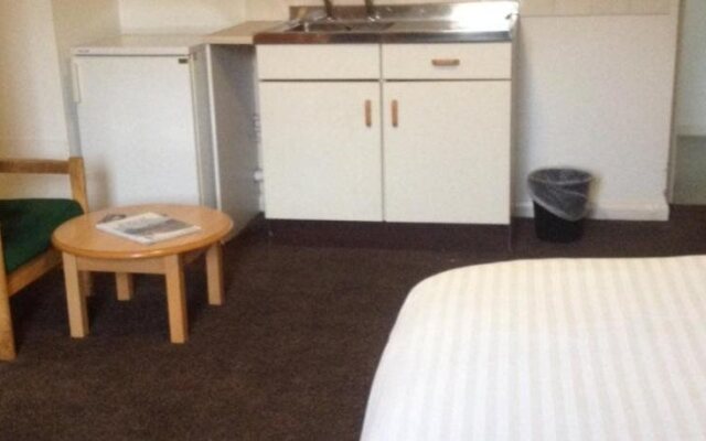 Wee Row Hostel
