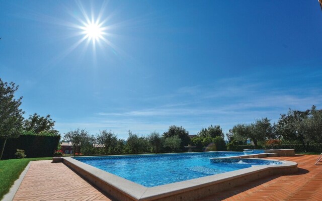 Stunning Home in Sezana With Jacuzzi, Wifi and 5 Bedrooms