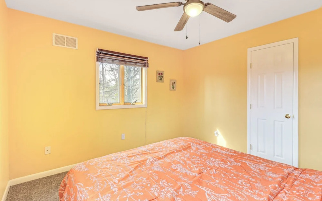 Pocono Retreat: Access to Community Lake & Beach!