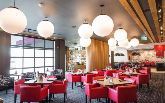 Holiday Inn Hotel & Suites Calgary South Conference Ctr