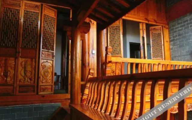 Jianshui Yanqitang Private Courtyard Inn (Jianshui Ancient City Small Train Store)