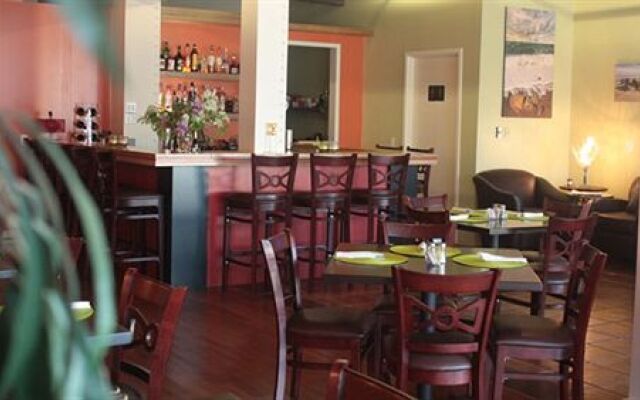 Smugglers Cove Inn