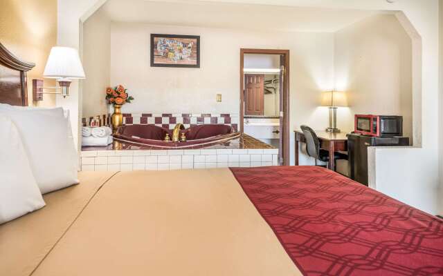 Econo Lodge Inn & Suites Macon