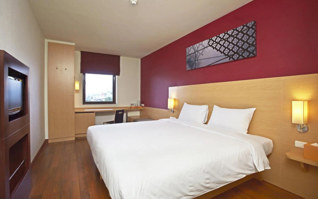 ibis Bangkok Riverside