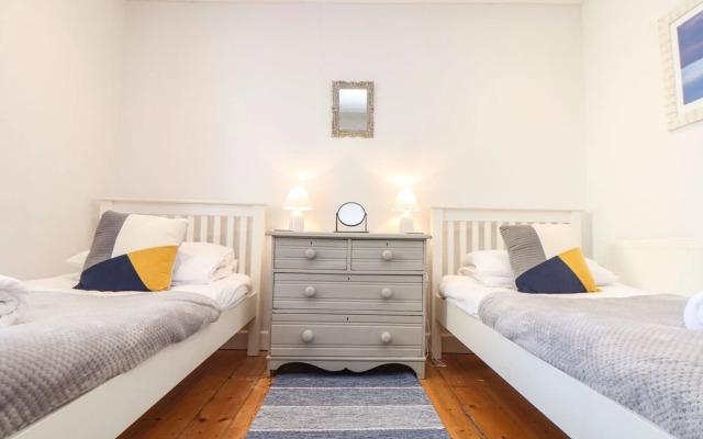 2 Chapel Place