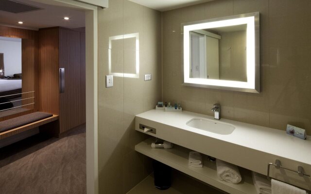 Novotel Sydney West HQ Hotel