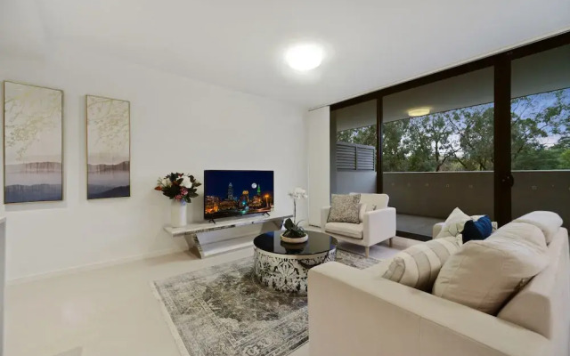 HomeHotel-Spacious Luxury Apt Next to Shopping