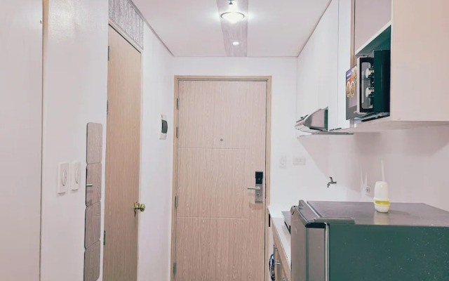 Modern Cozy Studio with Netflix