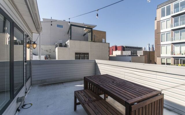 Majestic Nolibs Retreat - Roof Deck and Balcony