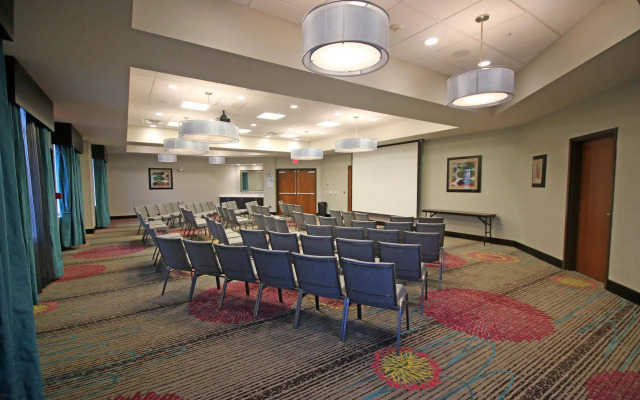 Holiday Inn Express & Suites Charlotte North by IHG