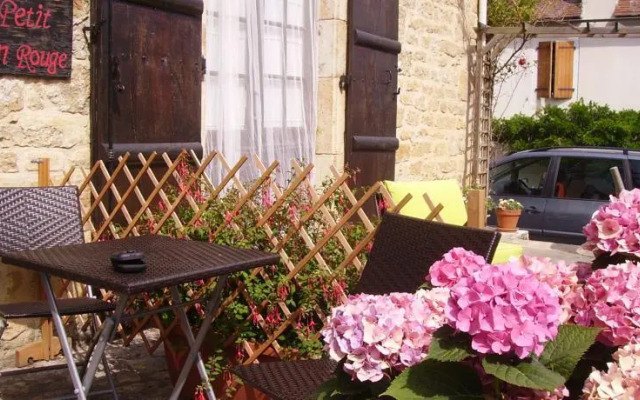 Le Petit Dragon Rouge