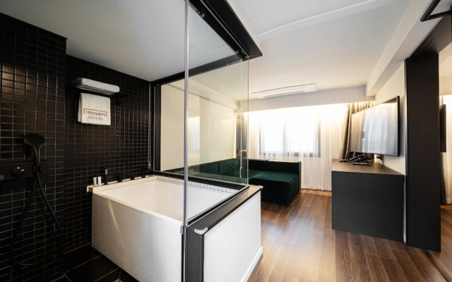 Moyen Hotel