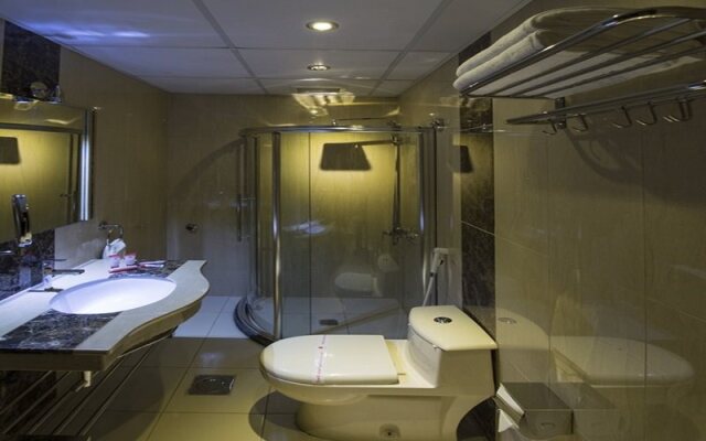 LA Fontaine Royal Hotel