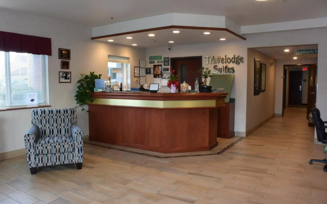 Travelodge Suites by Wyndham Newberg