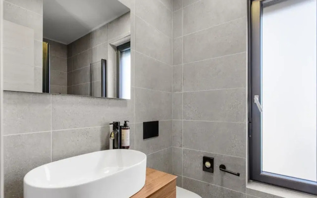 Luxury Apartment With Private Swimming Pool