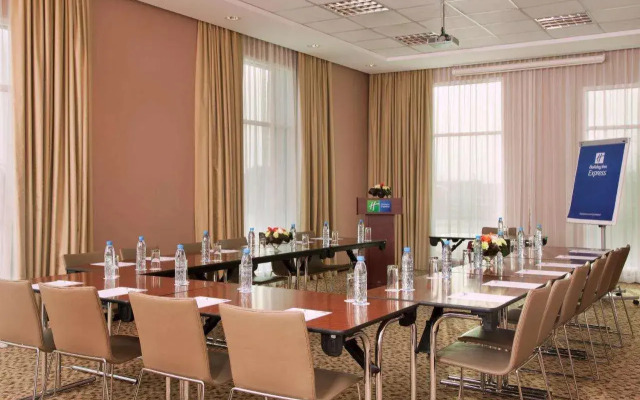 Holiday Inn Express Dubai - Jumeirah