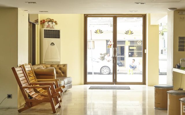 Au Bon Hostel