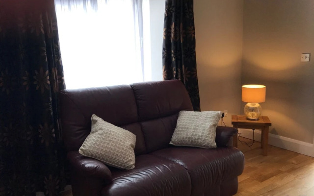Immaculate 3-bed House With Private Secure Garden